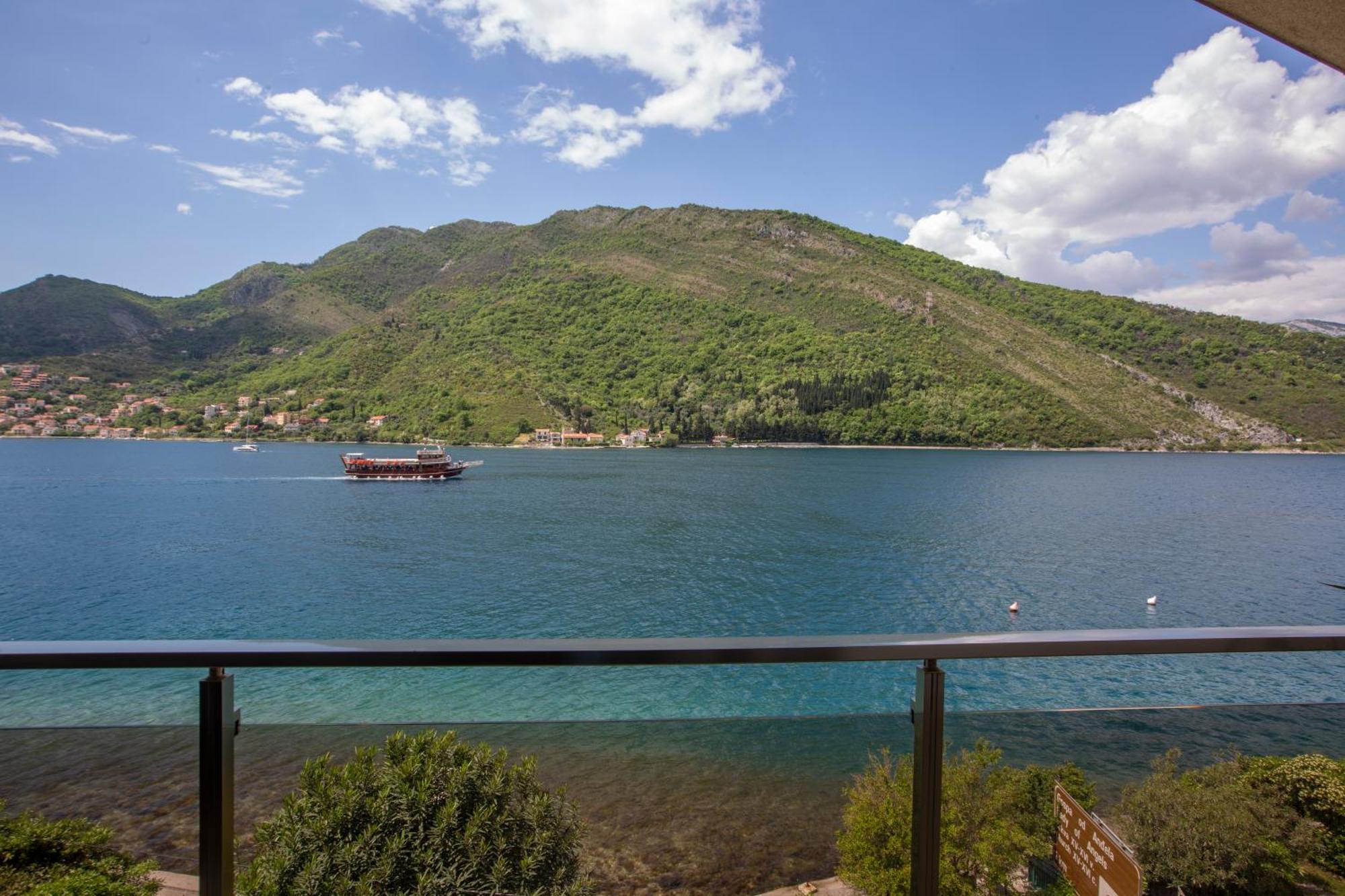 Apartments Maxhit Tivat Exterior photo